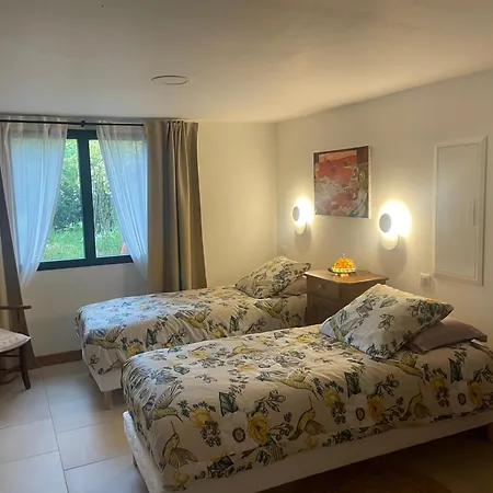 Les De La Serre Bed & Breakfast