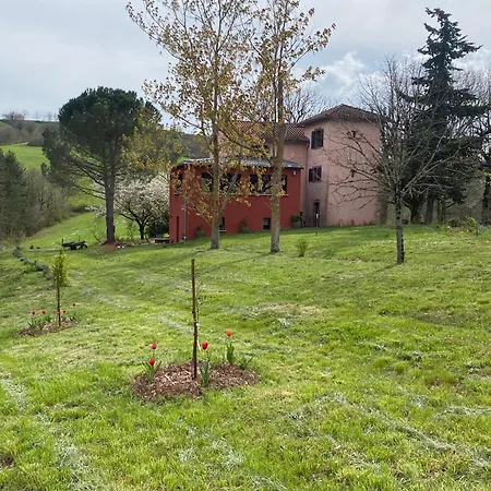Les De La Serre Bed & Breakfast 3*